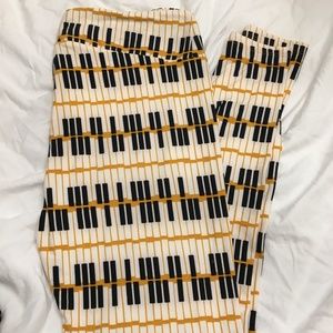 Fabulous LuLaRoe Piano Leggings! TC Hard to Find!